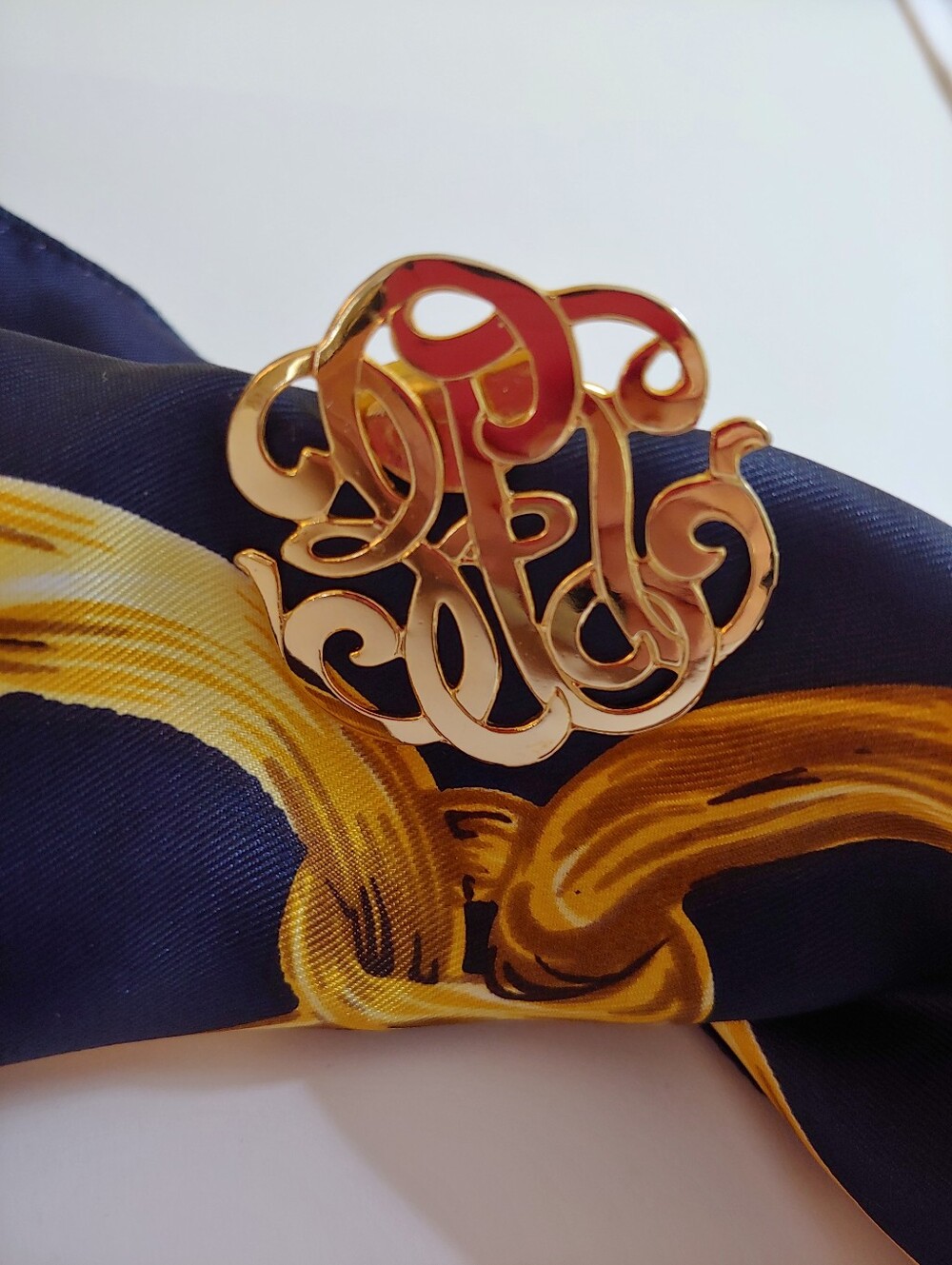 Elegant Gold-Tone Script Motif Scarf Clip